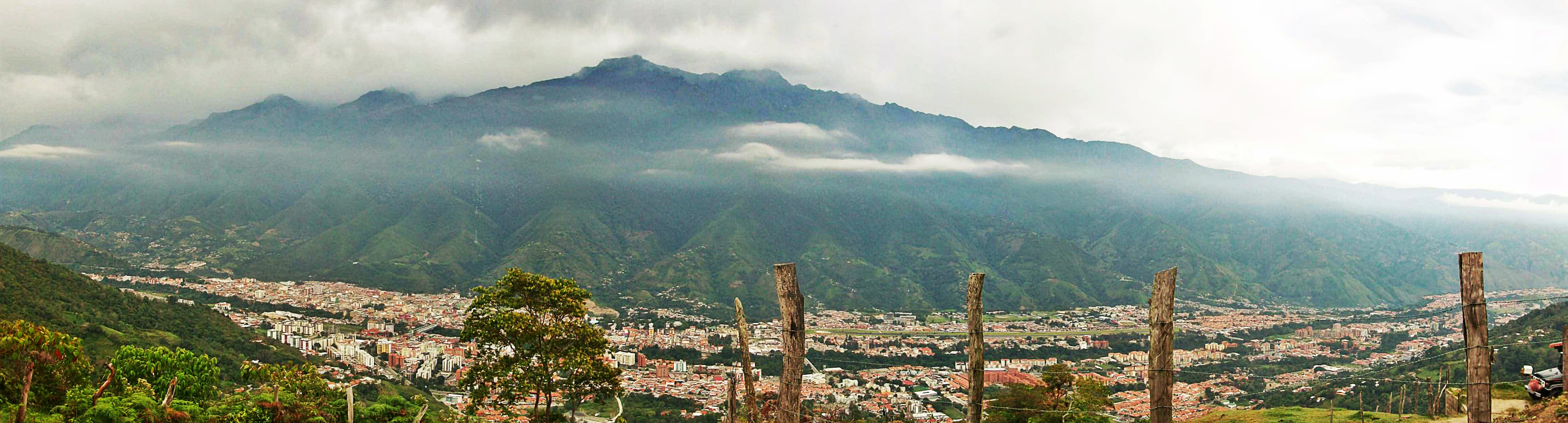Vista panorámica de Mérida, Venezuela, usada como imagen contextual licenciada para el caso.
